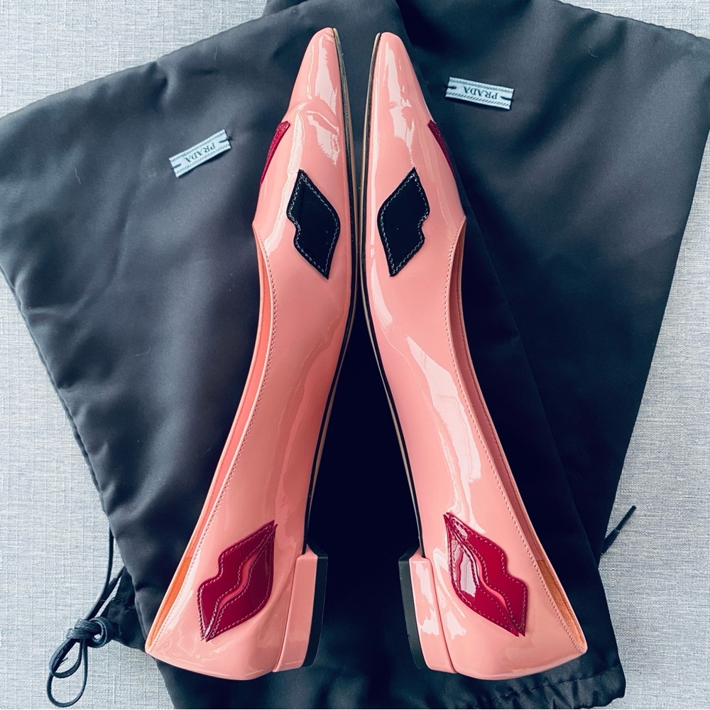 🇮🇹 PRADA | Pink Patent Leather | Kiss Print Flats - Picture 7 of 17